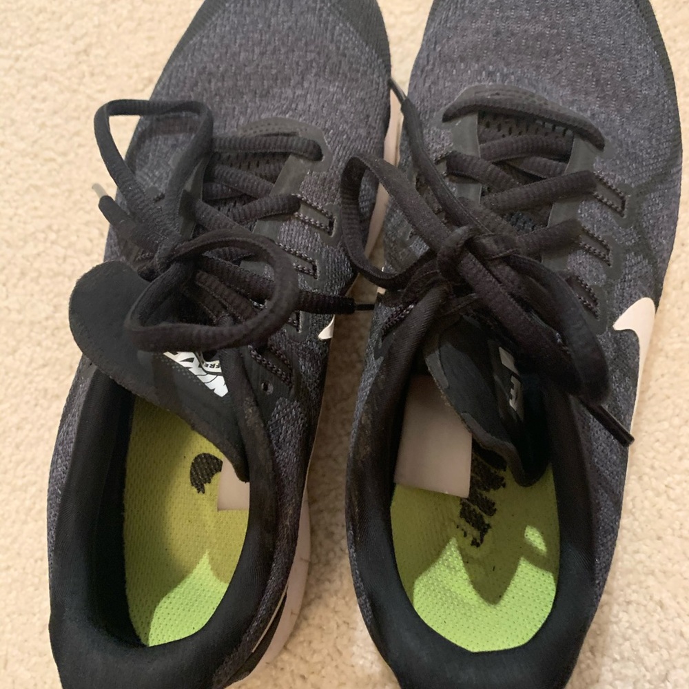 Nike Free Runs - Picture 2 of 5